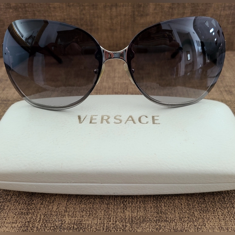 GIANNI VERSACE VINTAGE OVERSIZED SUNGLASSES EUC